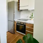 شقة 11 ميلان